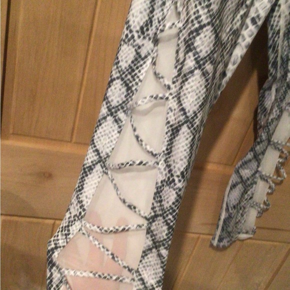NWT Good American Python mesh side leggings - Picture 7 of 8